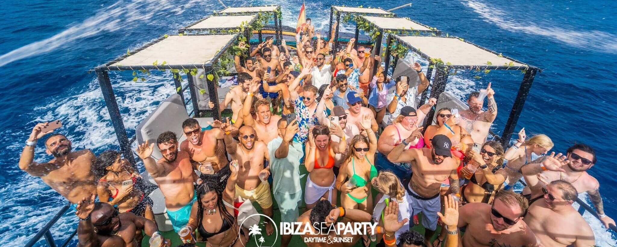 Fiesta en Barco Ibiza Sea Party Temporada 2024