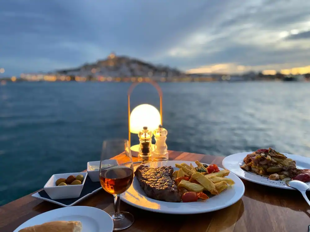 Sitios bonitos para cenar en Ibiza
